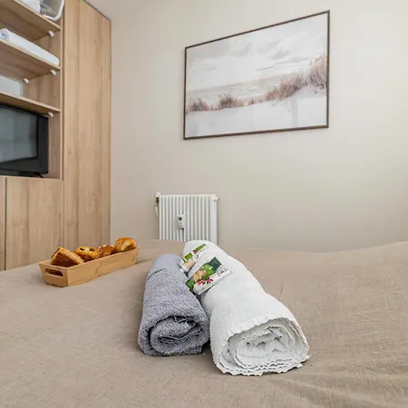 Sunny Getaway With Balcony And A-c In Apartment Antibes