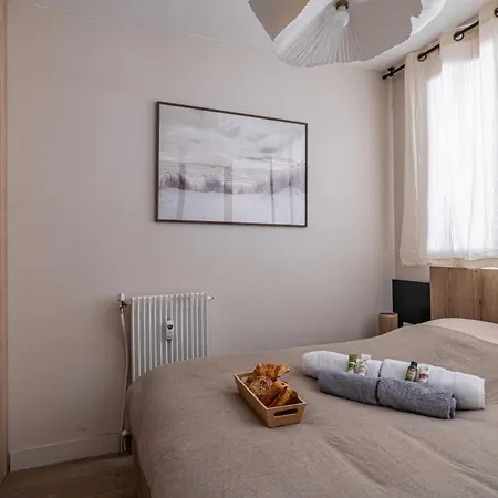 Apartment Sunny Getaway With Balcony And A-c In