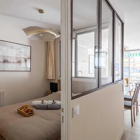 Sunny Getaway With Balcony And A-c In Antibes